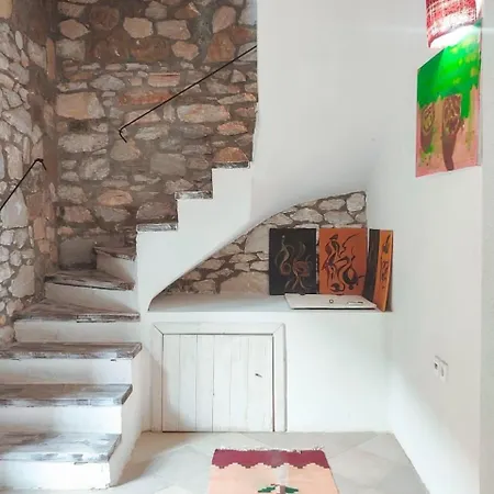 Petradi House Case de vacanță Alikí